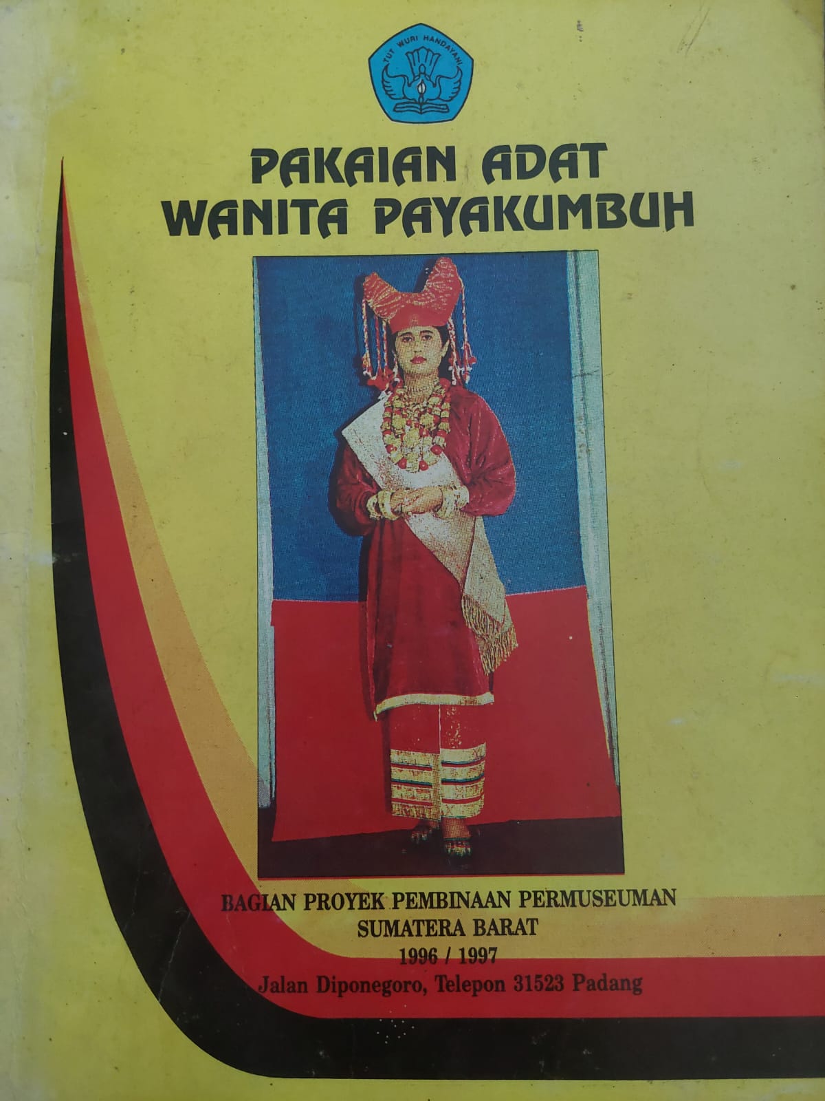 PAKAI ADAT